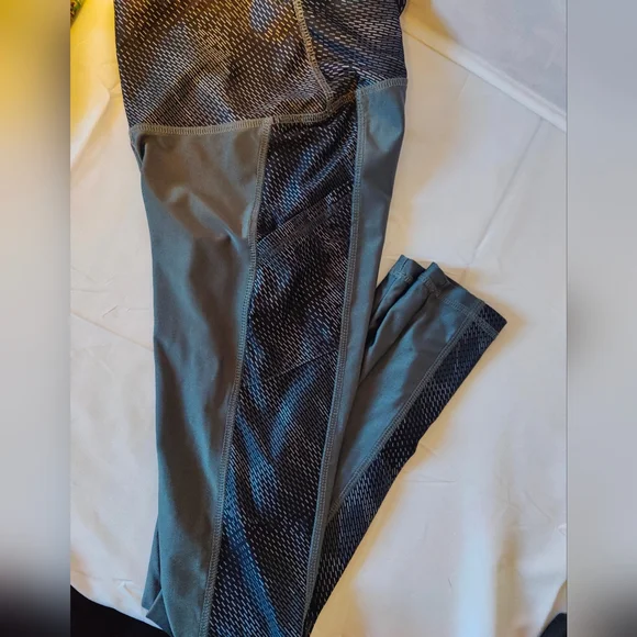 Kids Athletic Leggings in Black and Gray - Picture 3 of 6